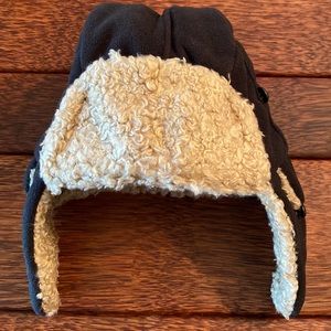 GAP KIDS’ BLACK SNOW TRAPPER HAT